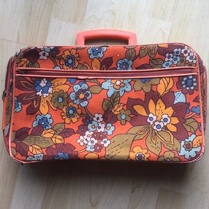 Vintage suitcase 16x9.5”